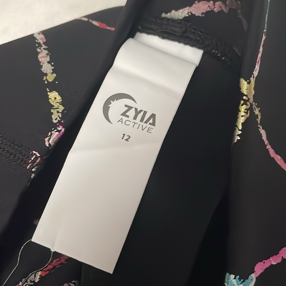 NWT Zyia Abstract High Rise 7/8 Leggings - Picture 3 of 4